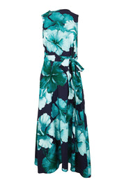 Product shot of the The Printed Adore Dress - Greenhibiscus in colour Greenhibiscus, from the front