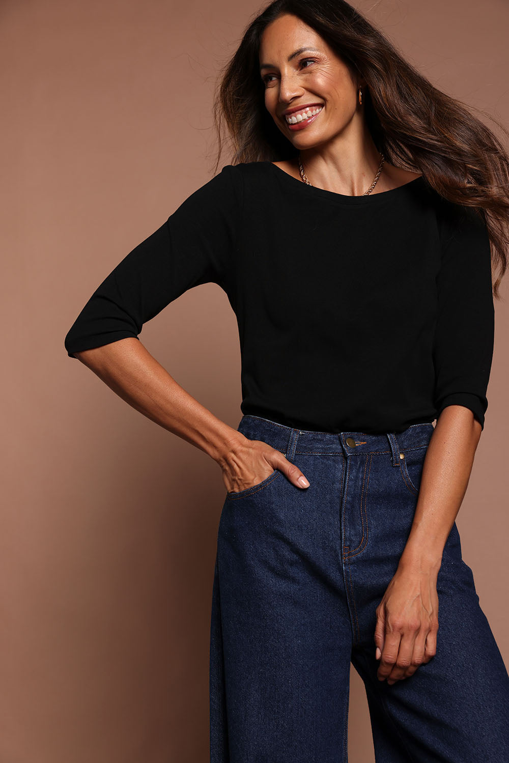 Model Amanda wearing size 10 of The Reversible Cotton Stretch Top in colour Black (Black), from the front, showing the whole outfit