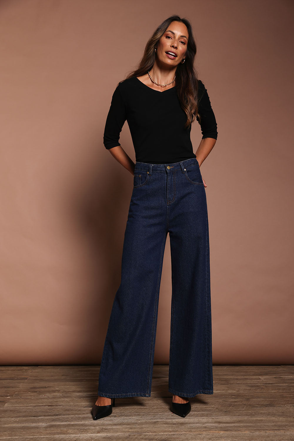 Model Amanda wearing size 10 of The Reversible Cotton Stretch Top in colour Black (Black), from the front, showing the whole outfit
