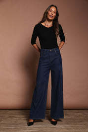 Model Amanda wearing size 10 of The Reversible Cotton Stretch Top in colour Black (Black), from the front, showing the whole outfit