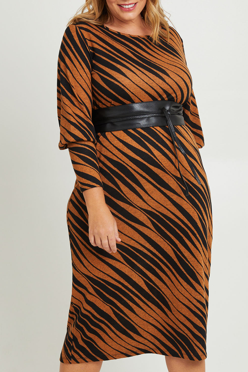 Model Fiona wearing size 16 of The Printed Knit Dress With Belt in colour Abstract (Black), from the front, cropped image