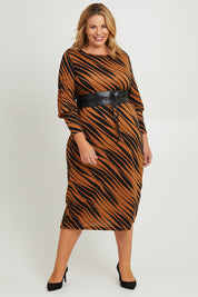 Model Fiona wearing size 16 of The Printed Knit Dress With Belt in colour Abstract (Black), from the front, showing the whole outfit