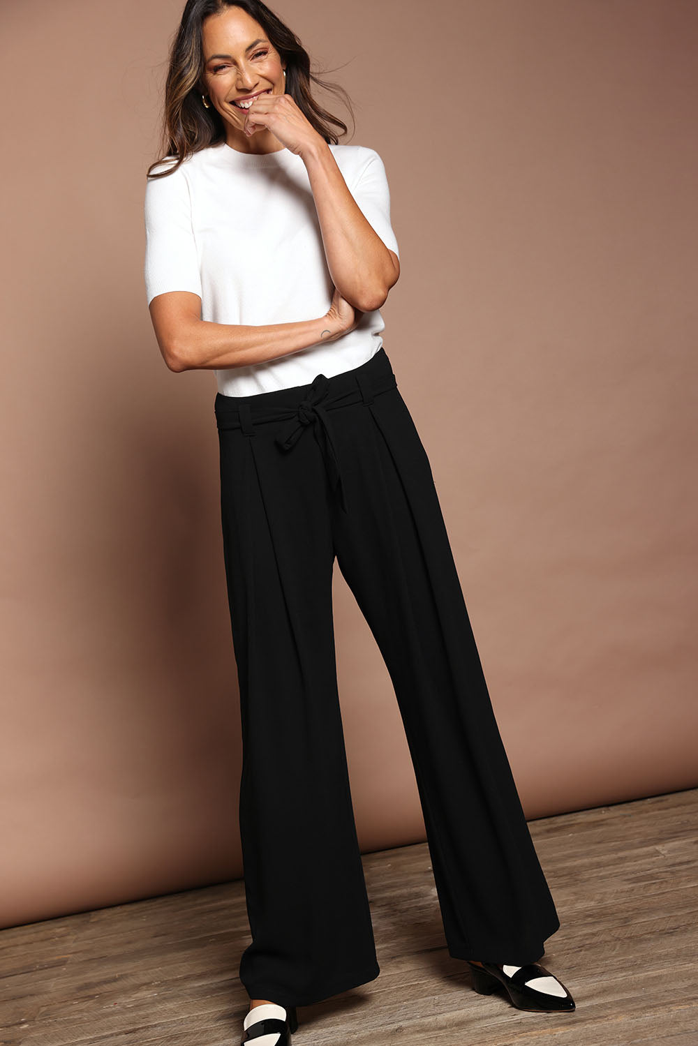 Model Amanda wearing size 10 of The Palazzo Pant in colour Black (Black), from the front, showing the whole outfit