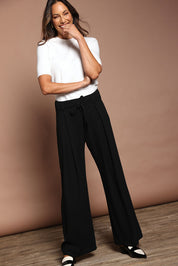 Model Amanda wearing size 10 of The Palazzo Pant in colour Black (Black), from the front, showing the whole outfit