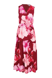 Product shot of the The Printed Sleeveless Wrap Dress - Pinkhibiscus in colour Pinkhibiscus, from the front