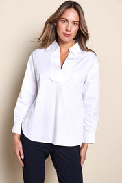 Model Madelinec wearing size 10 of the The Luxe Cotton Popover Shirt – White in colour White, in a cropped view