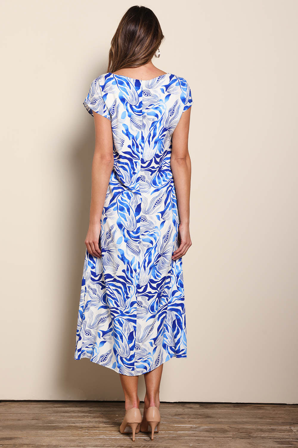 Model Madelinec wearing size 10 of the The Printed Popover Dress - Bluebloom in colour Bluebloom, from the front