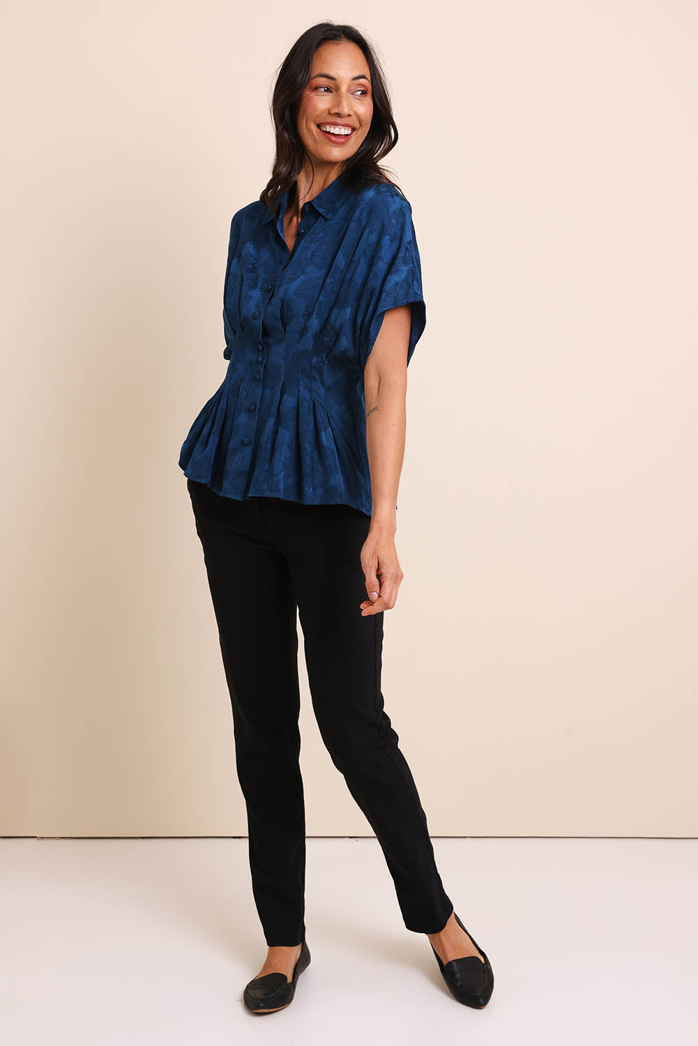 Model Amandam wearing size 10 of the The Jacquard Pleated Shirt - Darkpeacock in colour Darkpeacock, from the front