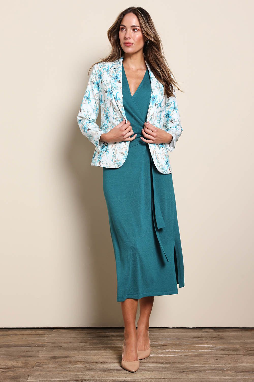 Model Madelinec wearing size 10 of the The Printed Stretch Pocket Blazer – Aquafleur in colour Aquafleur, from the front