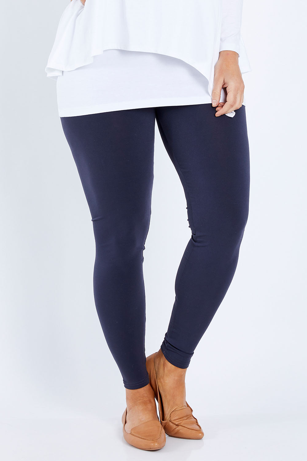 Model Laura wearing size 12 of the Belle Legging in colour Charcoal (Grey), from the front, cropped image