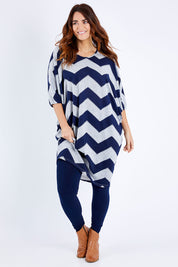 Model Laura wearing size 12 of the Belle Legging in colour Navy (Blue), from the front, showing the whole outfit