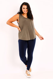 Model Sasha-Lee wearing size 16 of the Belle Legging in colour Navy (Blue), from the front, showing the whole outfit