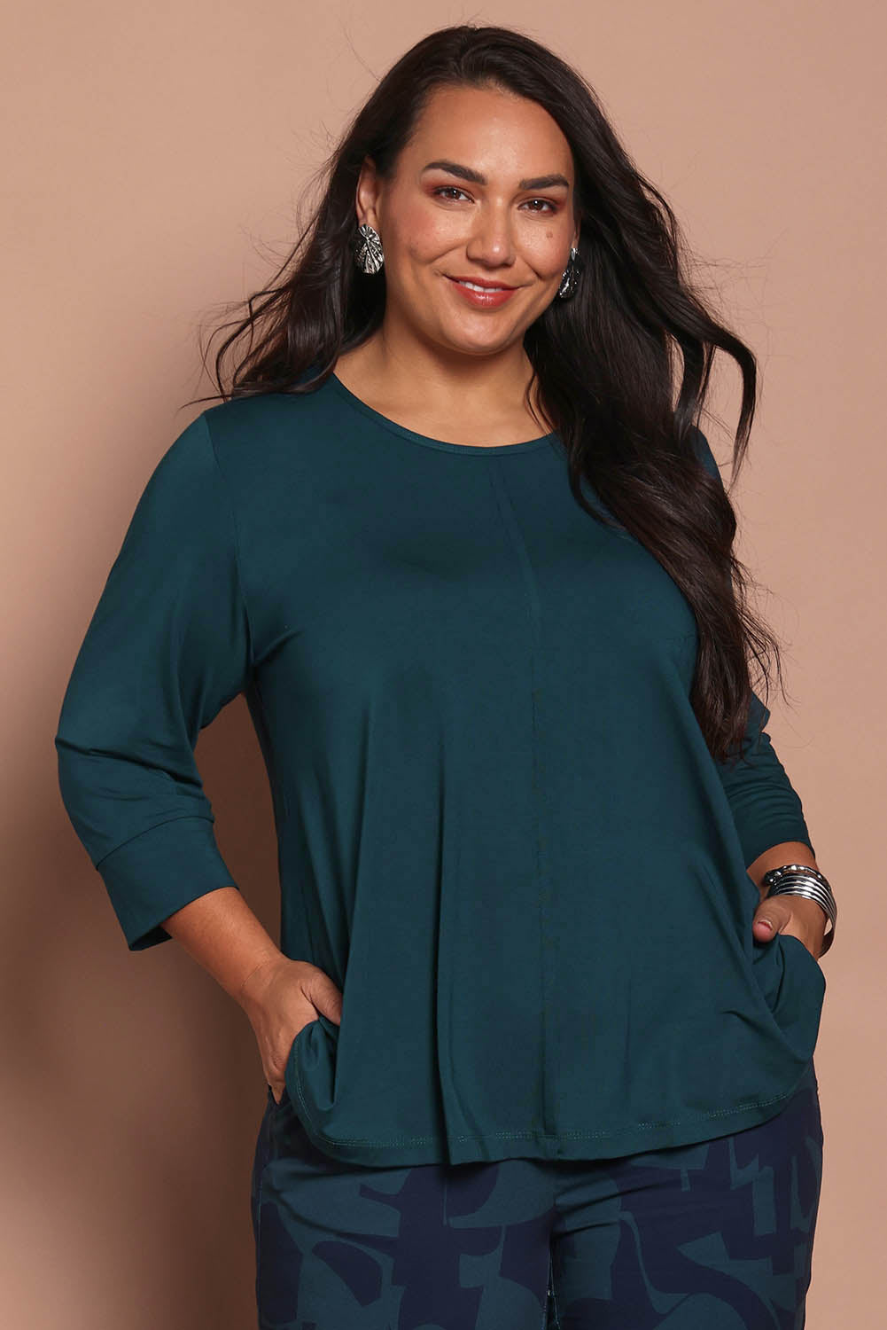 Model Ashleighf wearing size 16 of the Belle Luxe Bamboo Spliced Tee – Deeplagoon in colour Deeplagoon, in a cropped view