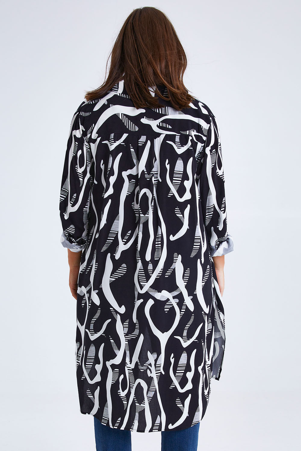 Model Monique wearing size 14 of the Belle Relaxed Long Printed Shirt in colour Blackivory (Black), from the back