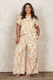Model Ashleigh wearing size 16 of the Belle Printed Cotton Wide Leg Pant in colour Croissant, from the front, showing the whole outfit