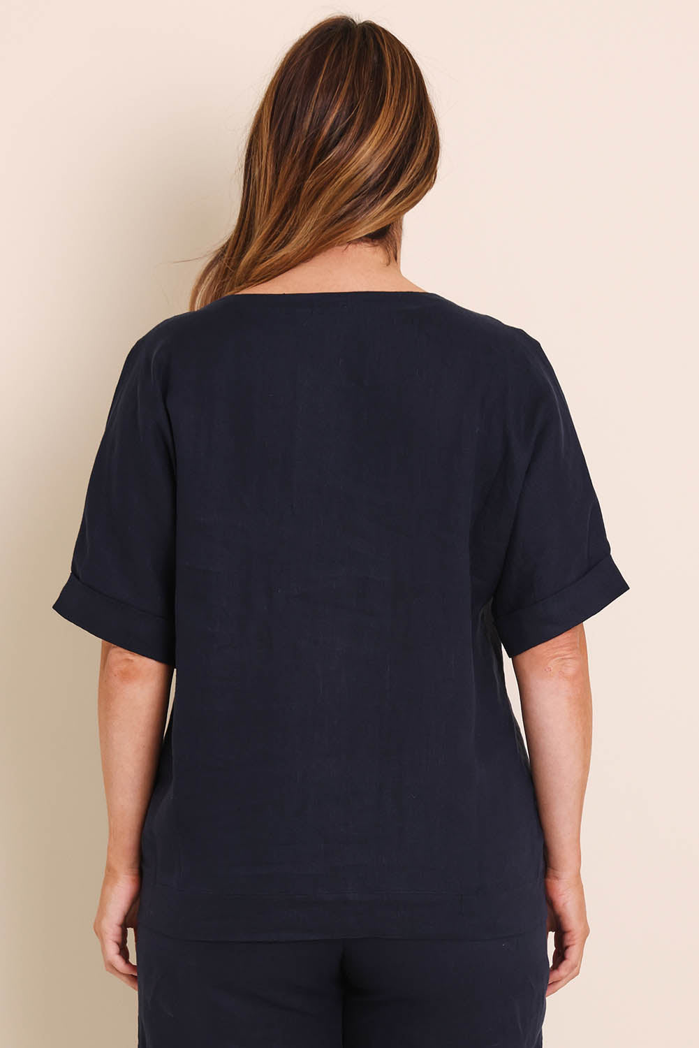 Model Lauraw wearing size 14 of the Belle Easy Wear Linen Scoop Tee – Navy in colour Navy, from the back