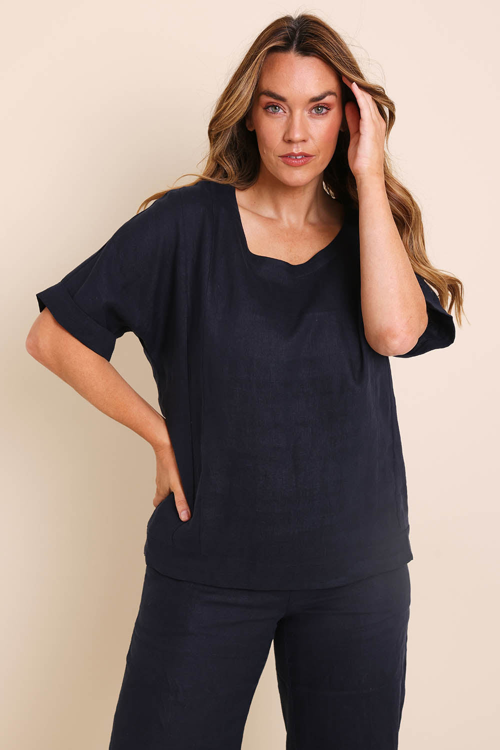 Model Lauraw wearing size 14 of the Belle Easy Wear Linen Scoop Tee – Navy in colour Navy, in a cropped view