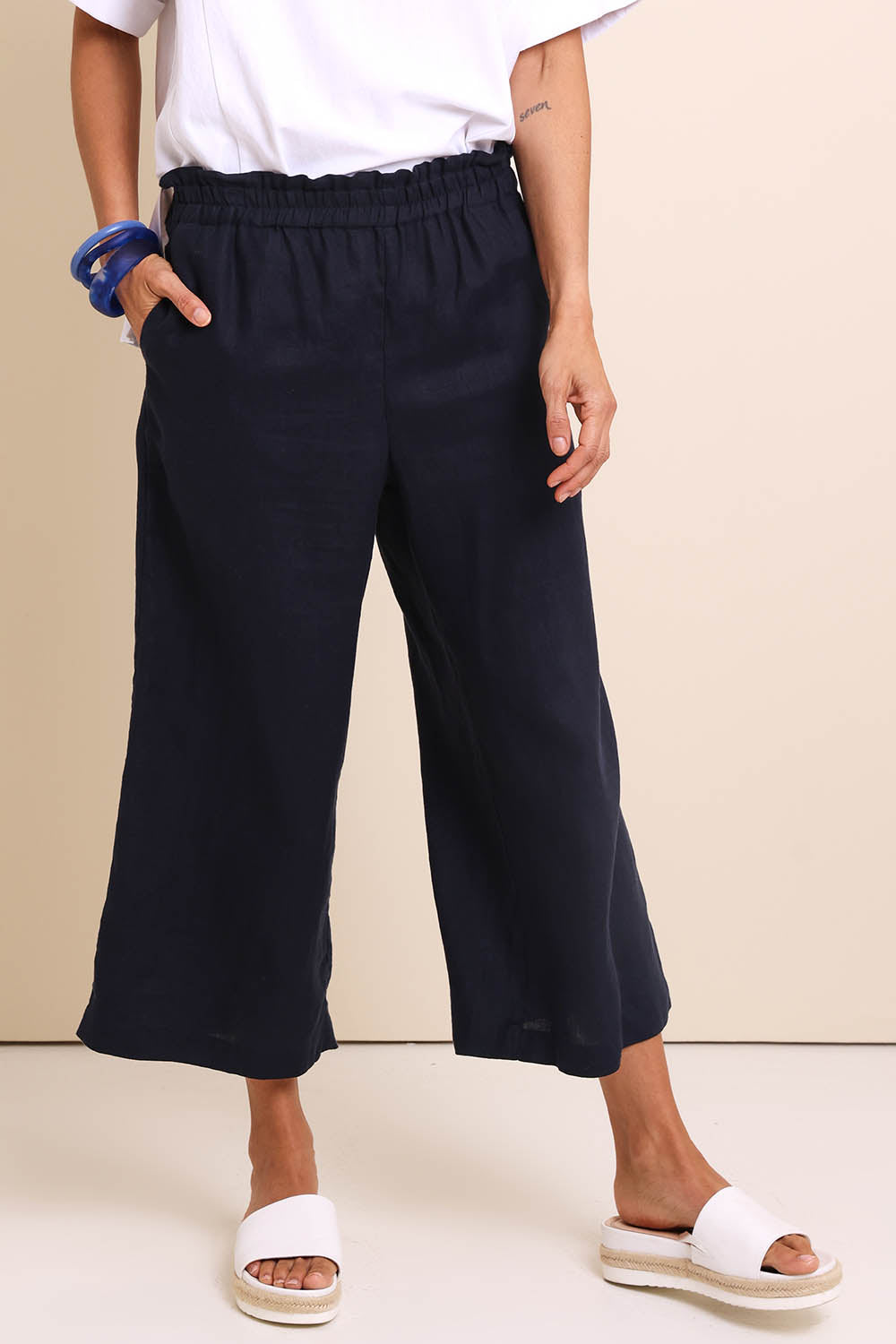 Model Amandam wearing size 10 of the Belle Easy Wear Linen Pant – Navy in colour Navy, from the front