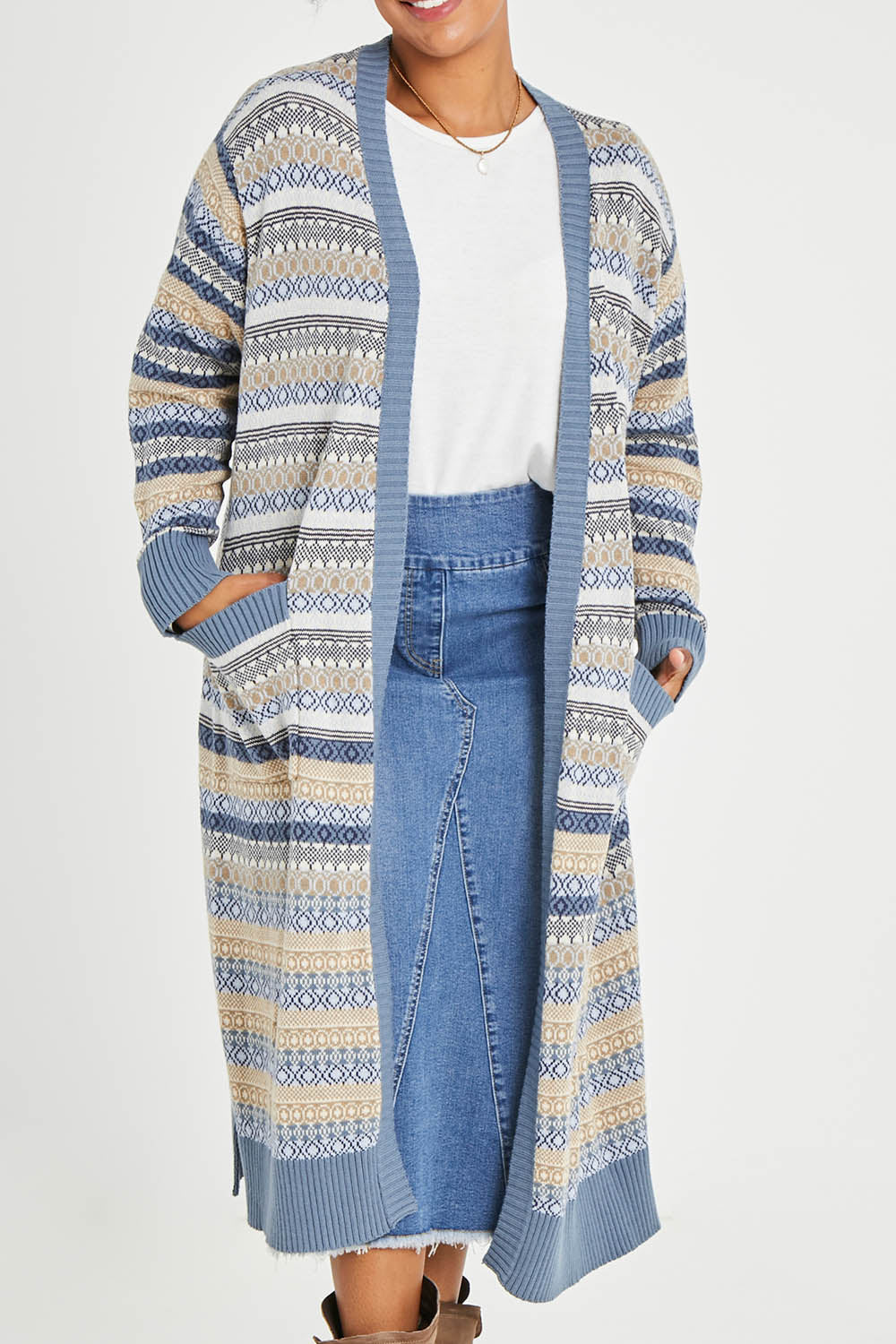 Model Noli wearing size L of the Wild Heart Cardi in colour Dusk, from the front, cropped image