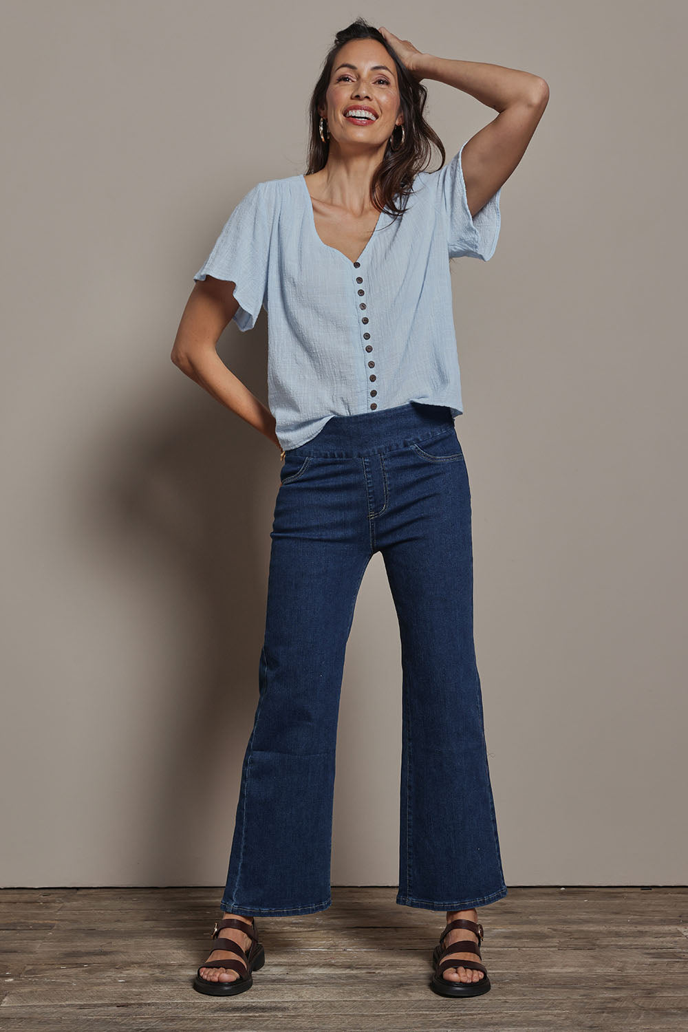 Model Amanda wearing size 10 of the Easy As Plain Pull On Jeans in colour Darkdenim (Blue), from the front, showing the whole outfit