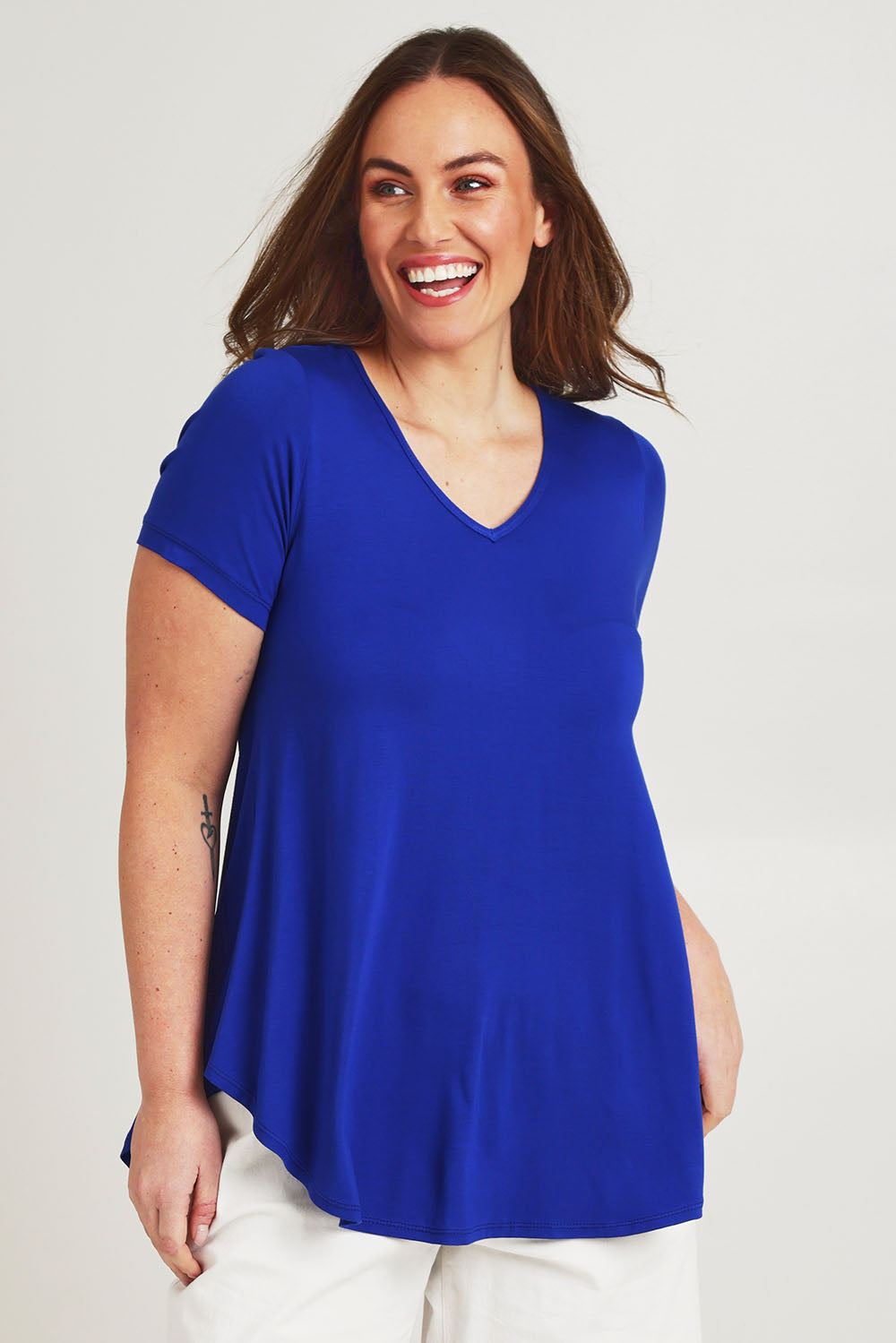 Model Jane wearing size 14 of the Softly Swinging Bamboo Tee in colour Biro (Blue), from the front, cropped image