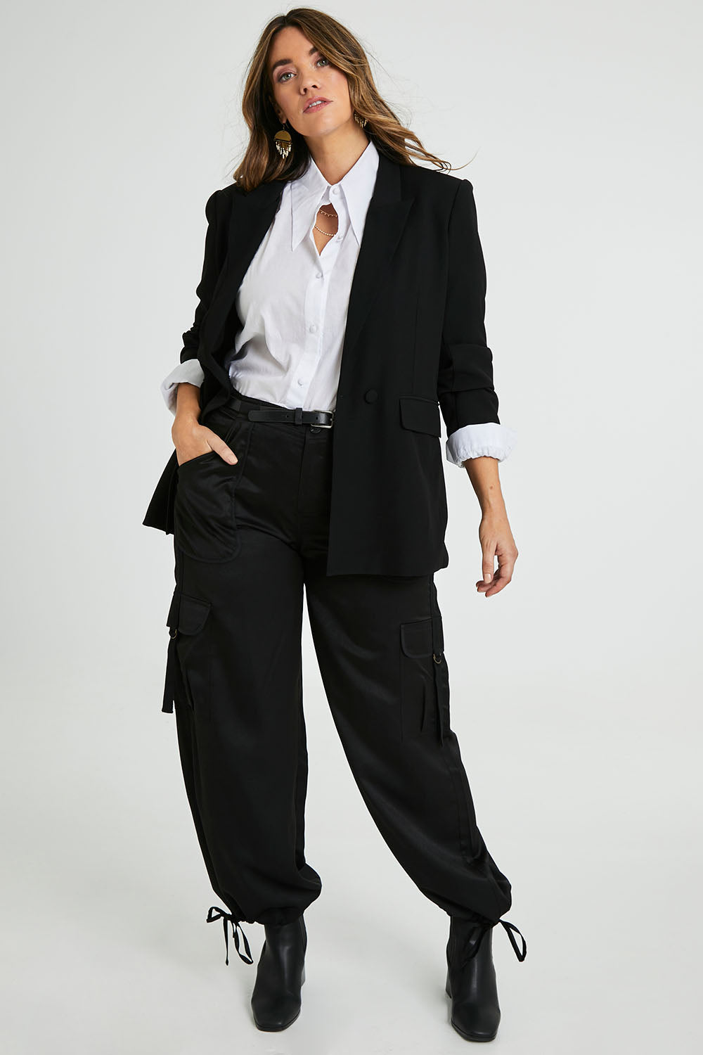 Model Laura wearing size 14 of the Date Night Cargo Pants in colour Black (Black), from the front, showing the whole outfit