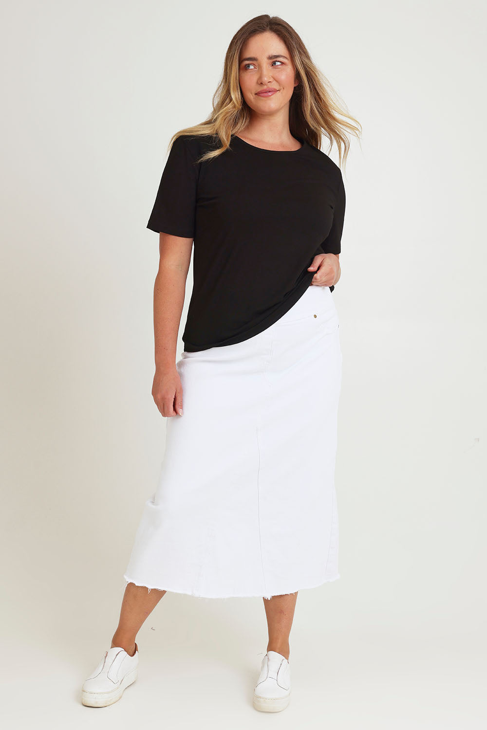 Model Chanel wearing size 16 of the Easy As Pull On Denim Skirt in colour White (White), from the front, showing the whole outfit