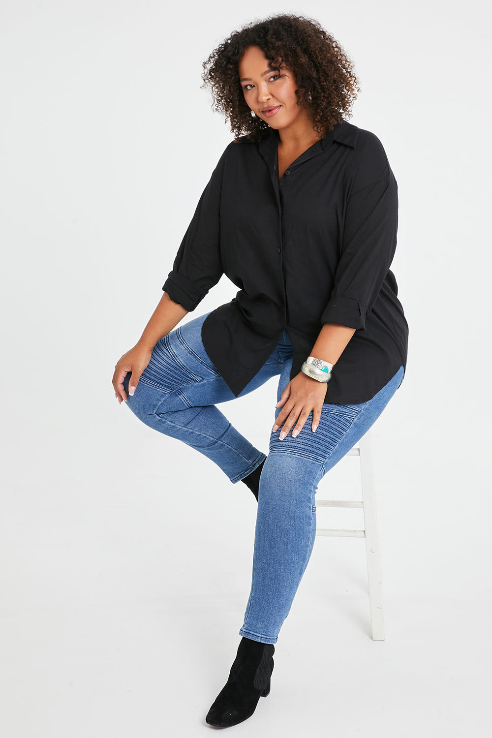 Model Alexis wearing size 16 of the Wild Plains Flat Front Stitch Jeggings in colour Denim (Blue), from the front, showing the whole outfit