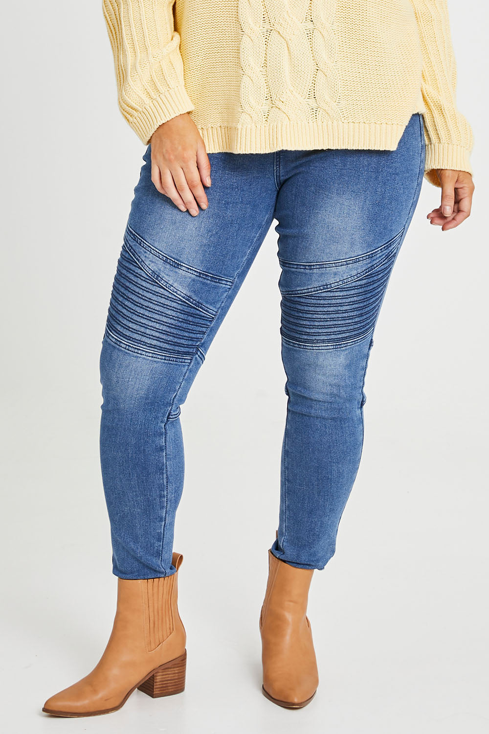 Model Laura wearing size 14 of the Wild Plains Flat Front Stitch Jeggings in colour Denim (Blue), from the front, cropped image