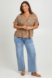 Model Monique wearing size 14 of the Flower Chain Slouch Top in colour Fleur, from the front, showing the whole outfit