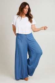Model Laura wearing size 14 of the Easy Days Wide Leg Pants in colour Indigo (Blue), from the front, showing the whole outfit
