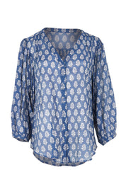 Product shot of the Easy On Me Blouse - Denimfleur in colour Denimfleur, from the front