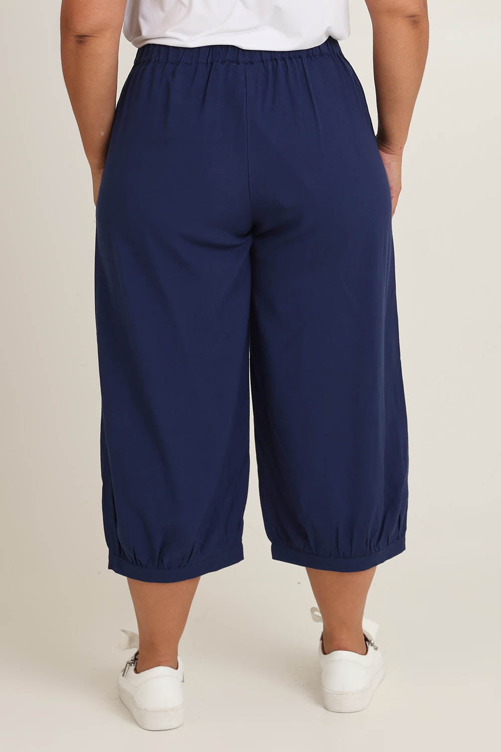 Model Ashleigh wearing size 16 of the Summer Daze Linen Blend Pull On 3/4 Pant in colour Navy (Blue), from the back