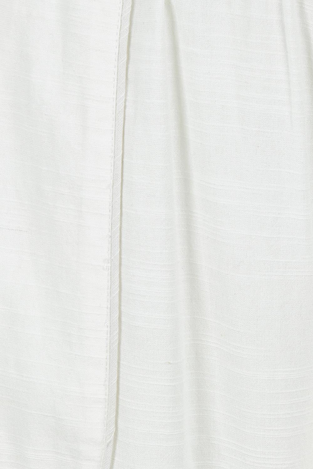 Product shot of the Pocket Full Of Sunshine Cotton Blend  3/4 Pants in colour White (White), detail