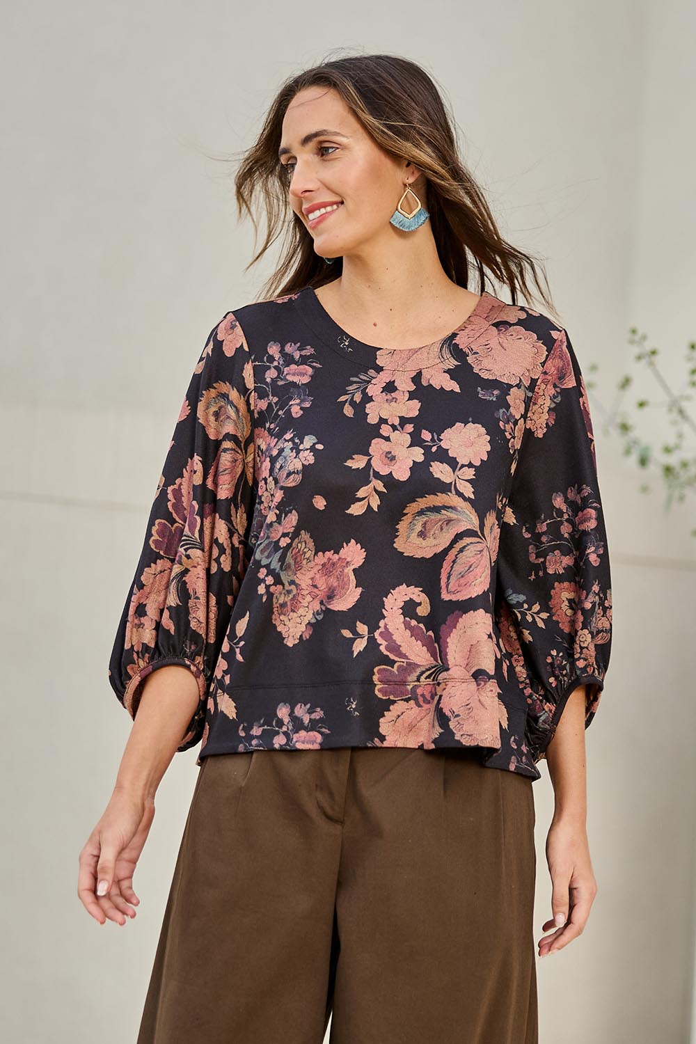 Model Tegand wearing size 10 of the Flowers For Me Balloon Sleeve Top – Blackfleur in colour Blackfleur, in a cropped view