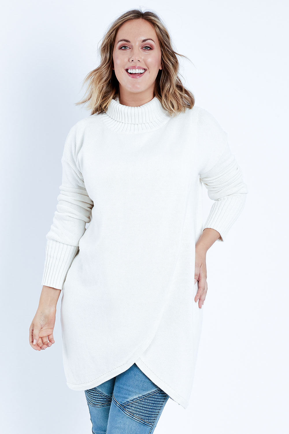 Model Jess wearing size L of the Crossing The Plains Cotton Sweater in colour Snow (White), from the front, cropped image