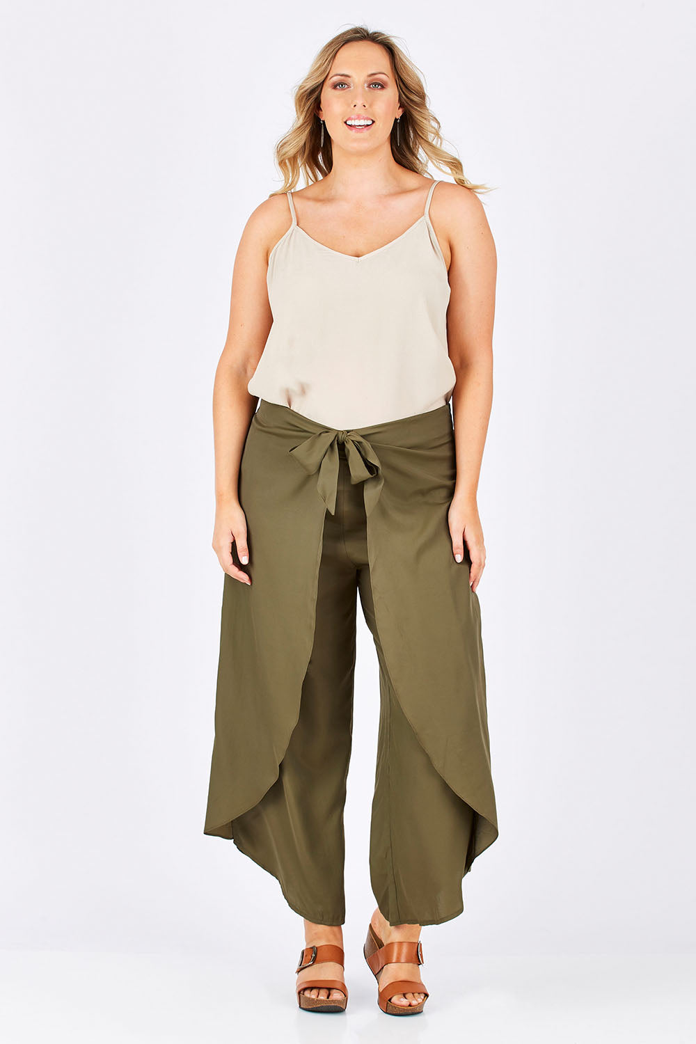 Model Jess wearing size 14 of the Runaway Top in colour Sand, from the front, showing the whole outfit