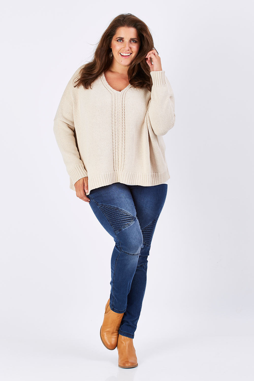 Model Mae wearing size XL of the Yeye Slouch Jumper in colour Sandy, from the front, showing the whole outfit