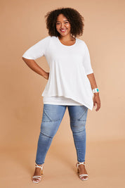 Model Alexis wearing size 16 of the Wild Plains Stitched Jeggings in colour MidDenim (Blue), from the front, showing the whole outfit