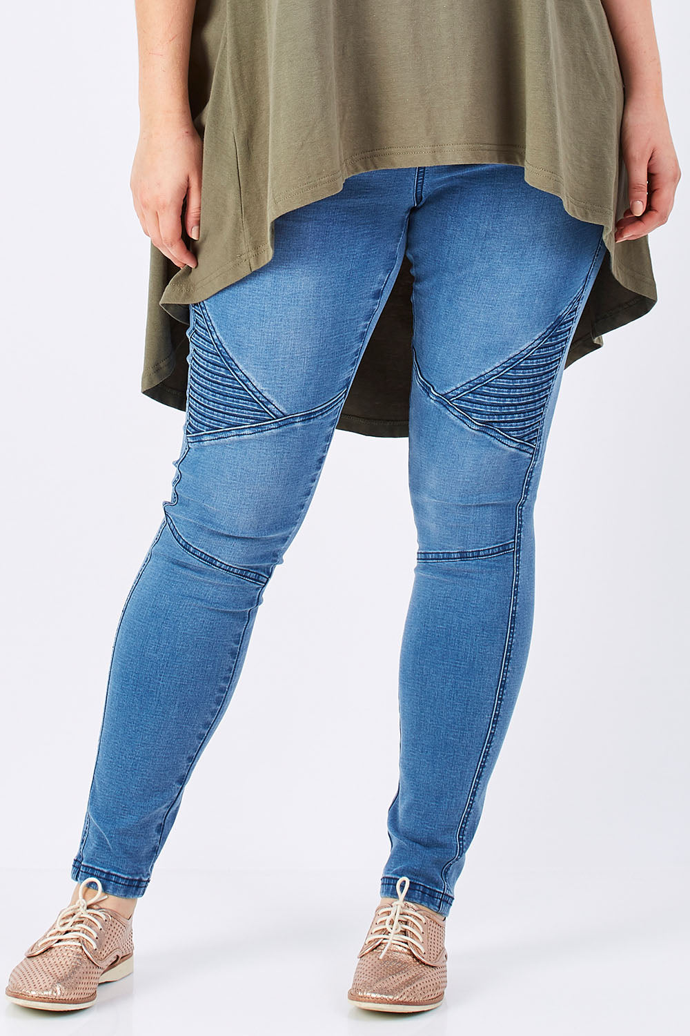 Model Jess wearing size 14 of the Wild Plains Stitched Jeggings in colour MidDenim (Blue), from the front, cropped image