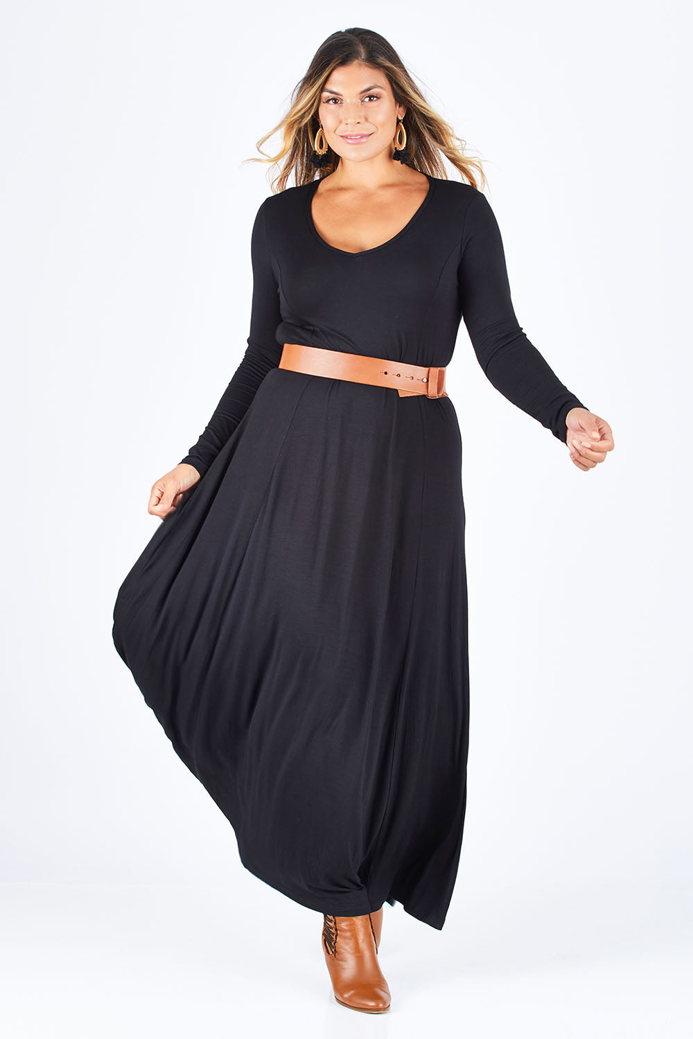 Model Palatina wearing size 14 of the My Faithful Maxi Tee Dress in colour Black (Black), from the front, showing the whole outfit