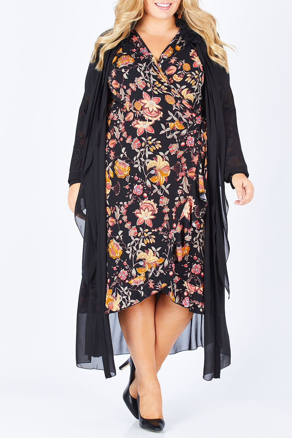 Model Sophie wearing size 18 of the Breezing Along Duster in colour Black (Black), from the front, cropped image