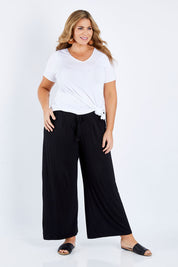 Model Fiona wearing size 16 of the Softly Swinging Bamboo Pants in colour Black (Black), from the front, showing the whole outfit