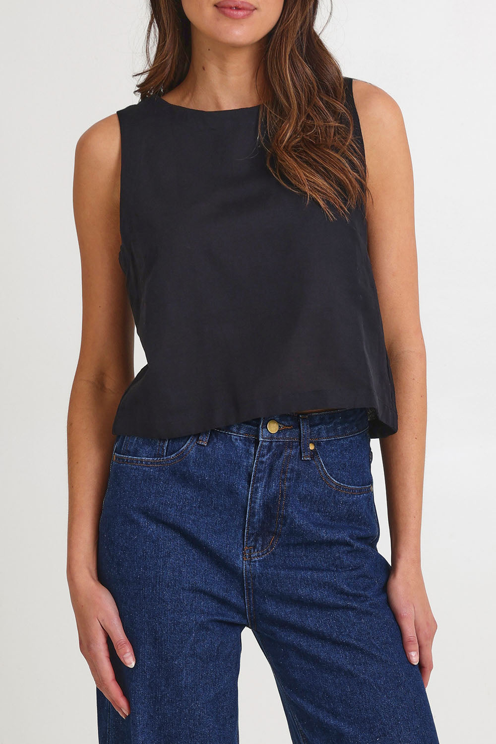 Model Madeline wearing size 10 of the Rose Linen Top in colour Black (Black), from the front, cropped image