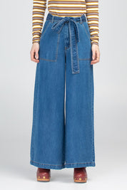 A model wearing the Brando Pant in colour Brando (Blue), from the front, cropped image