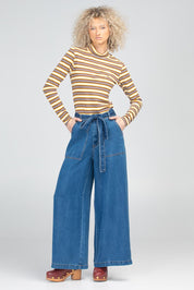 A model wearing the Brando Pant in colour Brando (Blue), from the front, showing the whole outfit