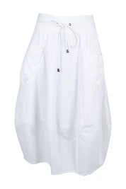 Product shot of the Guru Skirt in colour White (White), from the front