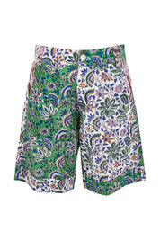 Product shot of the Tone Patch Short in colour Endora (Green), from the front