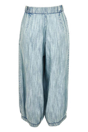 Product shot of the Zetta Lyocell Pant in colour Comoda (Blue), from the back