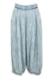 Product shot of the Zetta Lyocell Pant in colour Comoda (Blue), from the front